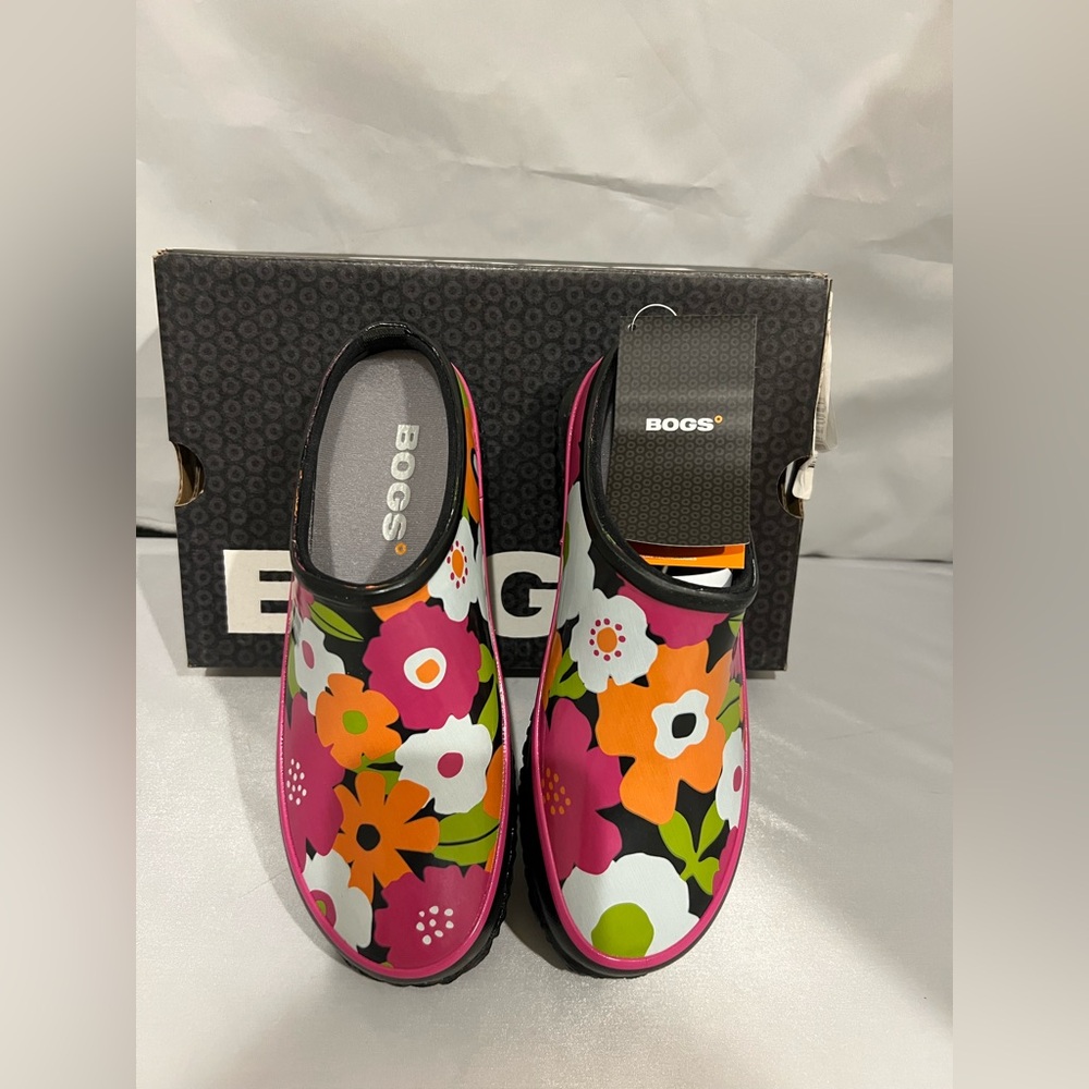 BOGS Women's Vibrant Floral Mules - Black and Pink
